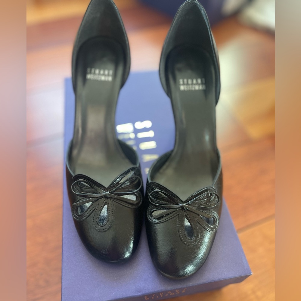 Stuart Weitzman Black Round Toe Pumps with Bow - Picture 2 of 4